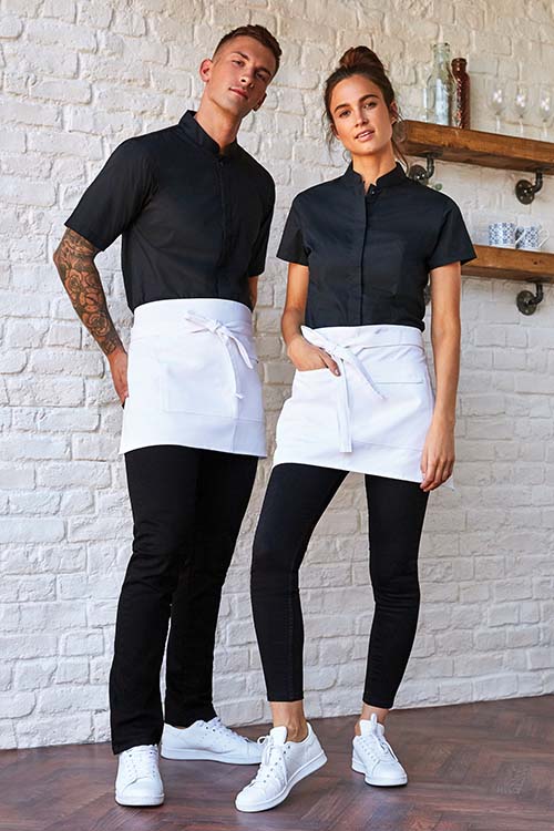 Serviceschürzen Bar Shirt mit Mandarin Kragen KK736/122 und weißen kurzen Bistroschürzen