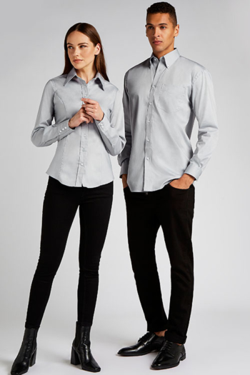 Messebekleidung graue Hemden und Blusen KustomKit schwarze Chino Hosen